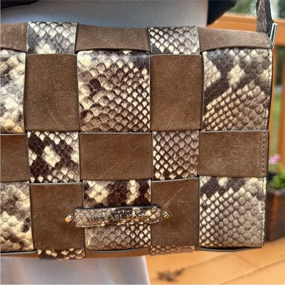 Michael Michael Kors Vivian Woven Medium Messenger - Picture 7 of 15